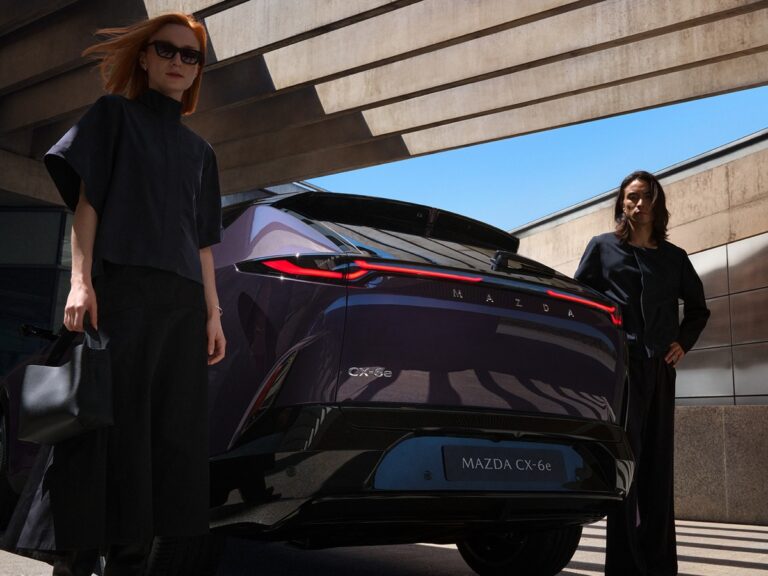 mazda cx-6e hos Brandt, bild på bilen bakifrån