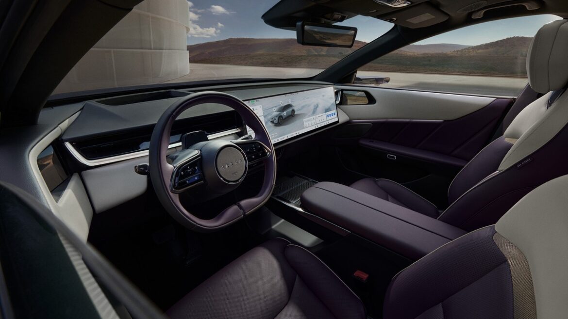 invändig bild på nya mazda 6x-6e som finns hos Brandt