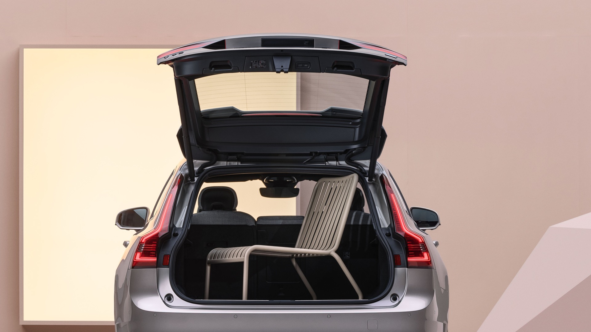 Komfort, lastutrymme och flexibla förvaringsmöjligheter i Volvo V90