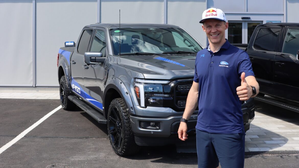 Mattias Ekström vid en f-150 Ekström Edition-bil