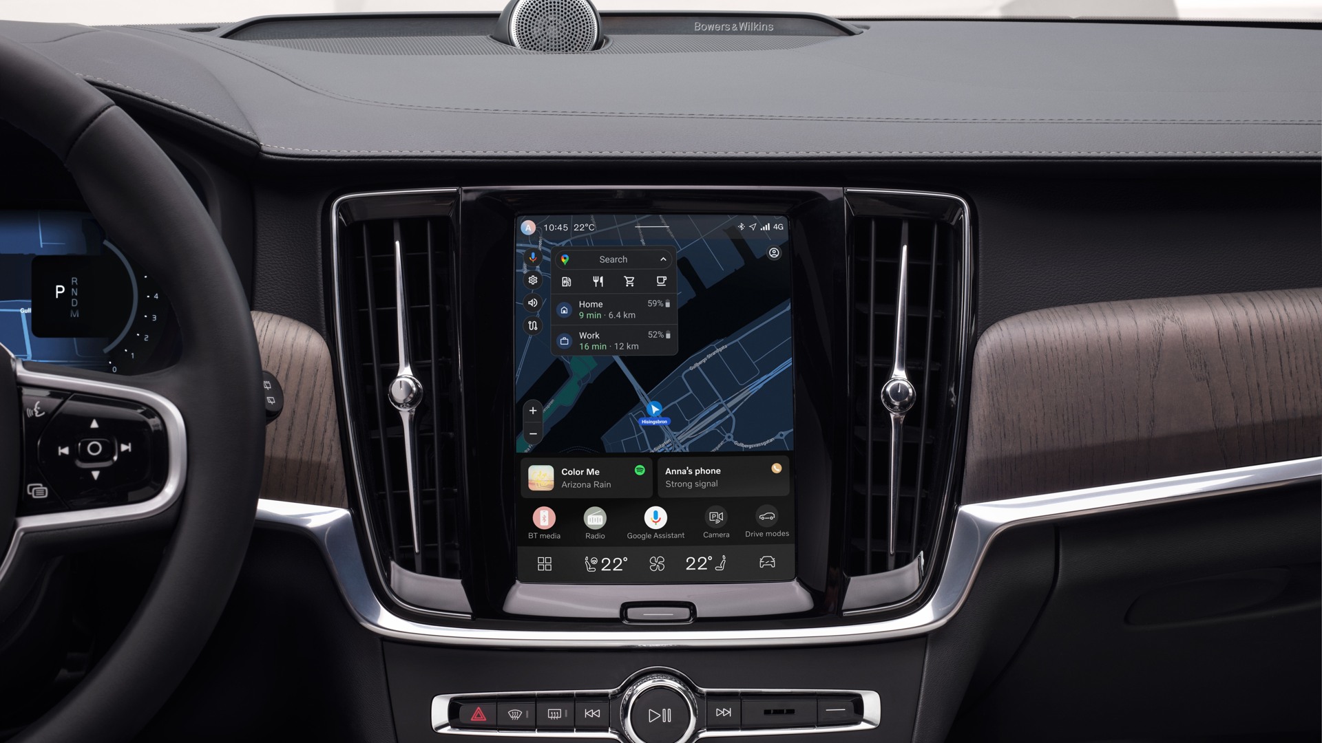 I Volvo V90 är Google inbyggt där du får tillgång till Google Maps, röststyrning via Google Assistent och dina favoritappar via Google Play