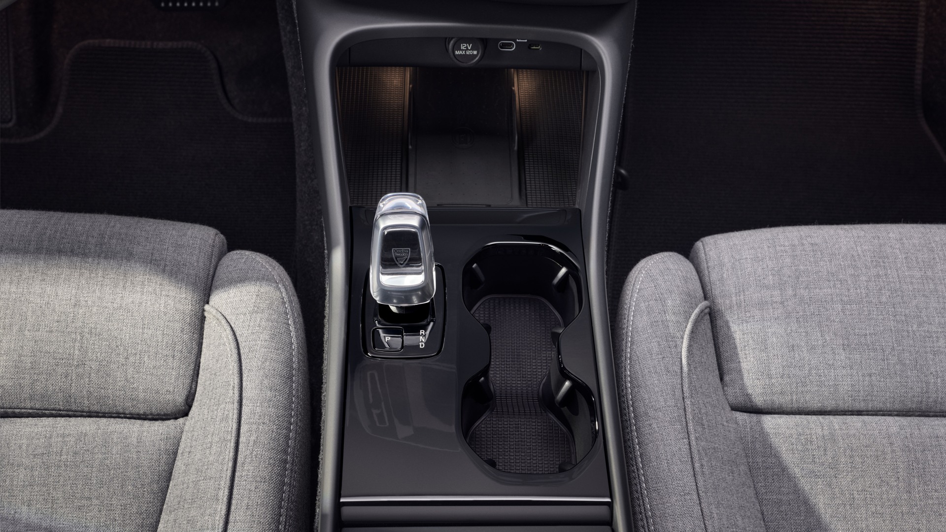 Smart förvaring i Volvo EC40