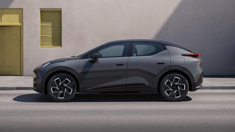 Lynk & Co 02 Core
