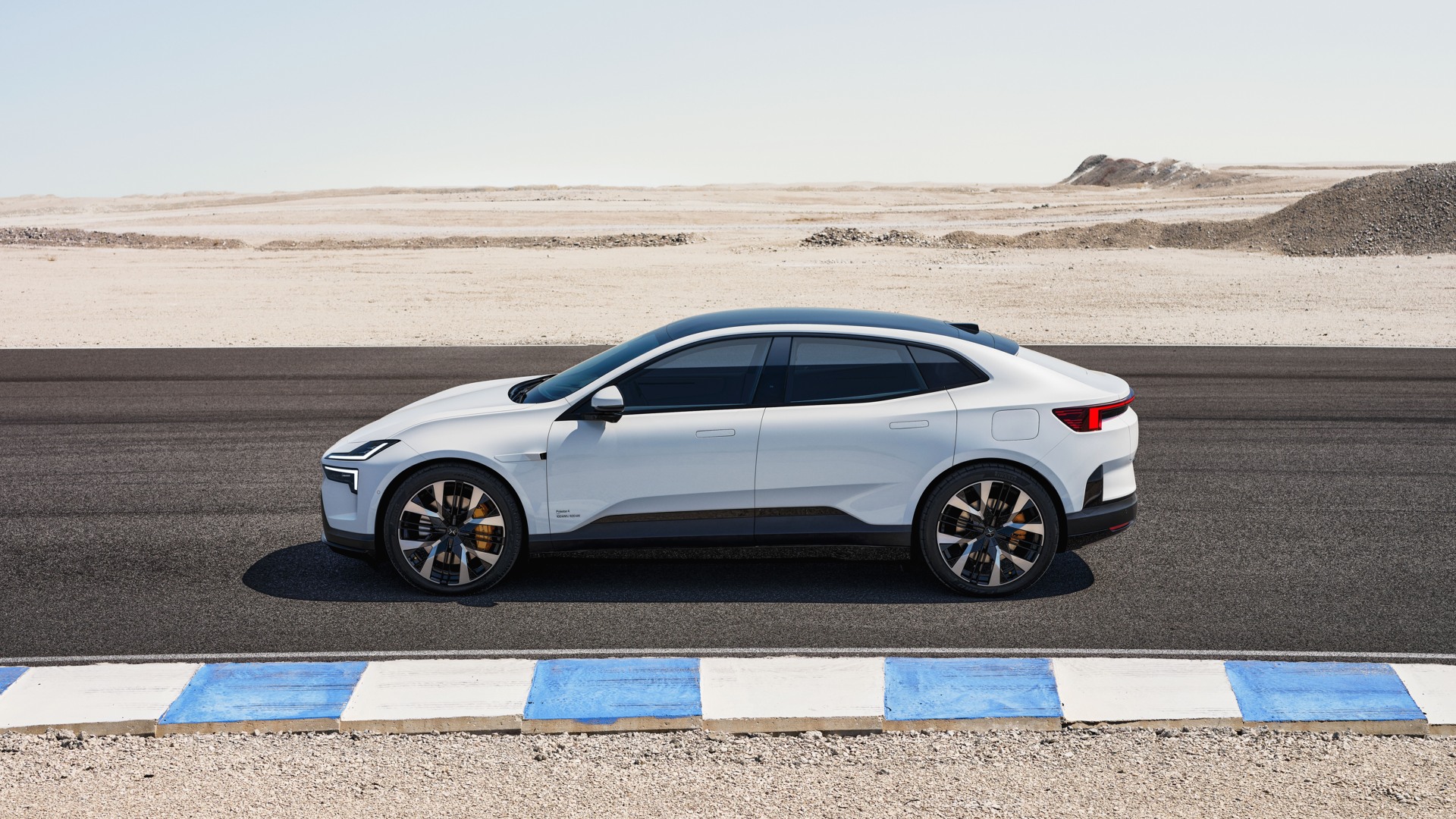 Polestar 4 med bakhjulsdrift eller fyrhjulsdrift.