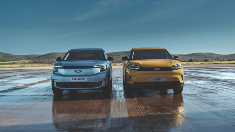 Vy av en Ford Explorer och en Ford Capri framifrån utomhus, tillgänglig för privatleasing.